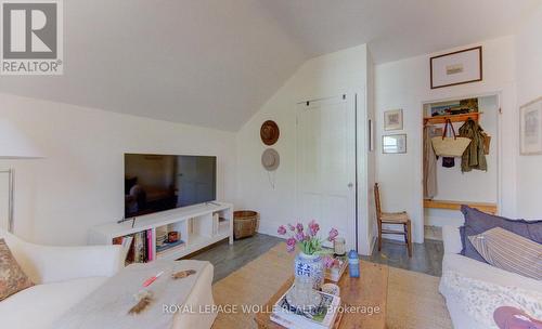 48 Breithaupt Street, Kitchener, ON - Indoor Photo Showing Living Room