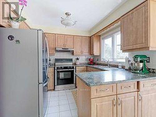 382 Bud Gregory Boulevard, Mississauga, ON - Indoor Photo Showing Kitchen