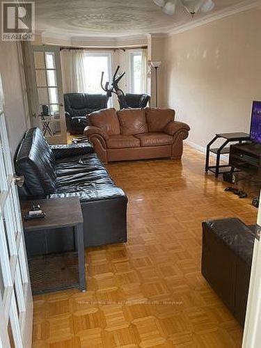382 Bud Gregory Boulevard, Mississauga, ON - Indoor Photo Showing Living Room