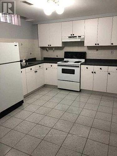 382 Bud Gregory Boulevard, Mississauga, ON - Indoor Photo Showing Kitchen