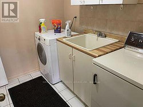 382 Bud Gregory Boulevard, Mississauga, ON - Indoor Photo Showing Laundry Room