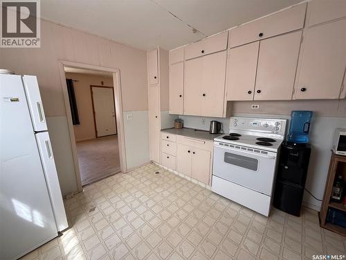 603 5Th Street Sw, Eston, SK - Indoor Photo Showing Kitchen