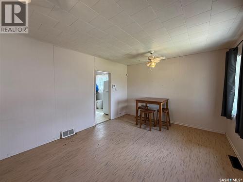 603 5Th Street Sw, Eston, SK - Indoor Photo Showing Other Room
