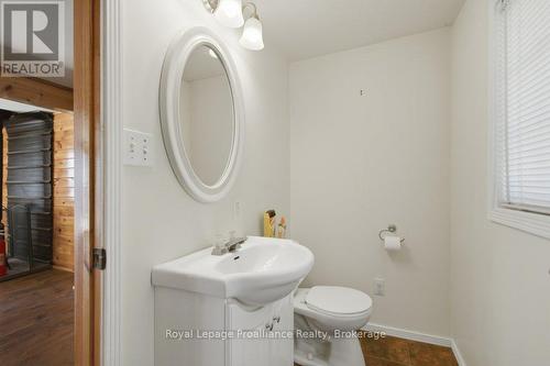 22579 Loyalist Parkway, Quinte West (Murray Ward), ON - Indoor Photo Showing Bathroom
