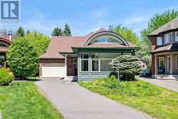 33 CASTLETHORPE CRESCENT  Ottawa, ON K2G 5P9
