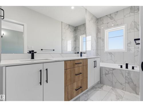 8727 181 Av Nw, Edmonton, AB - Indoor Photo Showing Bathroom