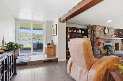 Hall d'entrée/Vestibule - 940 4E Rang S., Lac-Simon, QC - Indoor With Fireplace