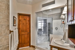 Salle de bains attenante à la CCP - 
