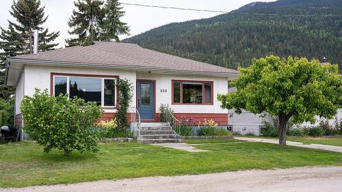 319 Taylor Street  Revelstoke, BC V0E 2S0