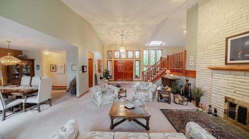 3023 Westside Road, Moyie, BC - Indoor Photo Showing Living Room