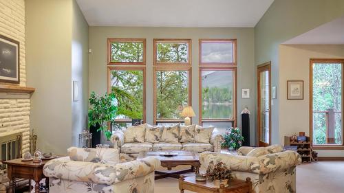3023 Westside Road, Moyie, BC - Indoor Photo Showing Living Room With Fireplace