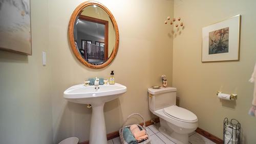 3023 Westside Road, Moyie, BC - Indoor Photo Showing Bathroom