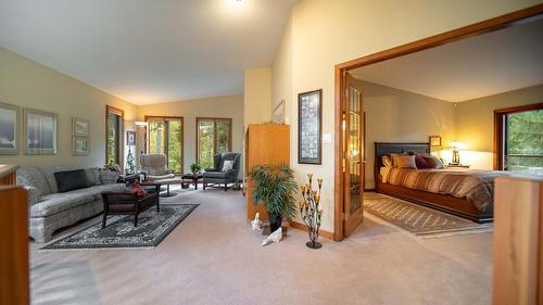 3023 Westside Road, Moyie, BC - Indoor