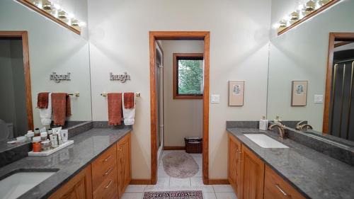 3023 Westside Road, Moyie, BC - Indoor Photo Showing Bathroom
