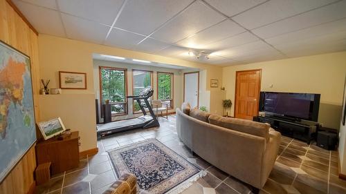3023 Westside Road, Moyie, BC - Indoor