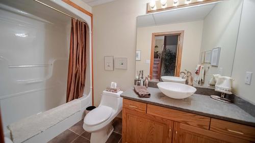3023 Westside Road, Moyie, BC - Indoor Photo Showing Bathroom
