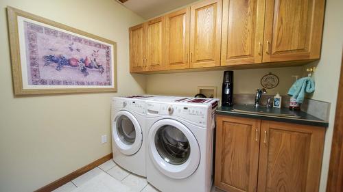 3023 Westside Road, Moyie, BC - Indoor Photo Showing Laundry Room