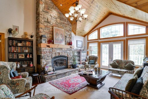 4 Mcgregor Way, Bracebridge, ON - Indoor Photo Showing Living Room With Fireplace