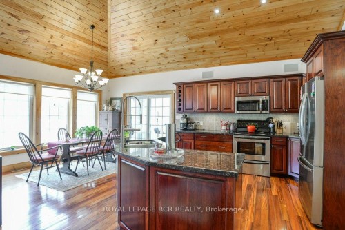 4 Mcgregor Way, Bracebridge, ON - Indoor Photo Showing Kitchen With Double Sink