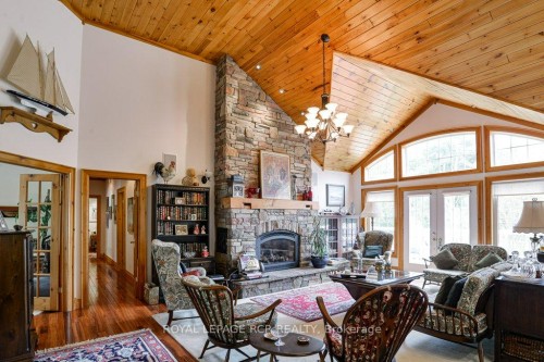 4 Mcgregor Way, Bracebridge, ON - Indoor Photo Showing Living Room With Fireplace