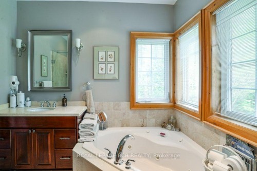 4 Mcgregor Way, Bracebridge, ON - Indoor Photo Showing Bathroom