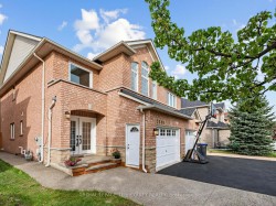3699 Golden Locust Drive  Mississauga, ON L5N 8N8