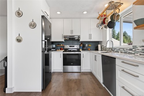 1425 Sabre Crt, Comox, BC 