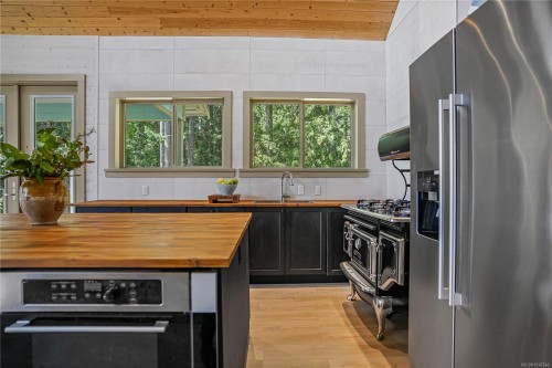 105 Mapleleaf Lane, Sidney Island, BC 