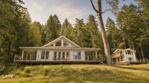 105 Mapleleaf Lane, Sidney Island, BC 