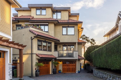 101-9949 Third St, Sidney, BC - Outdoor