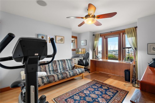 101-9949 Third St, Sidney, BC - Indoor
