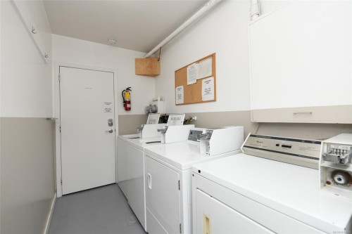 521 Windslow Rd, Comox, BC - Indoor Photo Showing Laundry Room