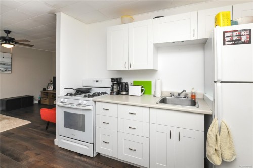 521 Windslow Rd, Comox, BC - Indoor Photo Showing Kitchen