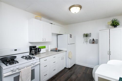 521 Windslow Rd, Comox, BC - Indoor Photo Showing Kitchen