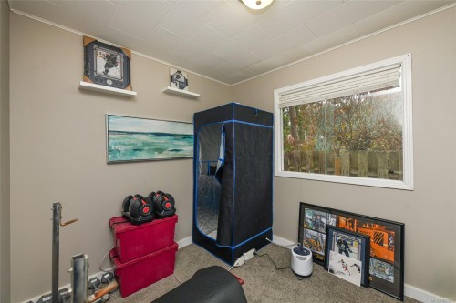 521 Windslow Rd, Comox, BC - Indoor Photo Showing Other Room