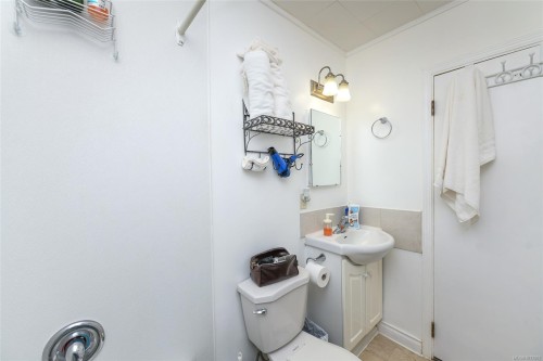 521 Windslow Rd, Comox, BC - Indoor Photo Showing Bathroom