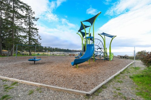 521 Windslow Rd, Comox, BC - Outdoor With View