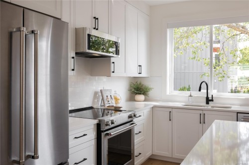 4-10145 Fifth St, Sidney, BC 