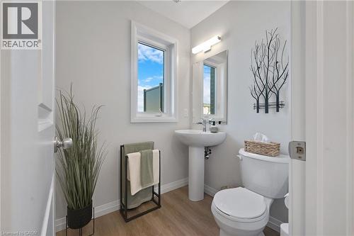410 Northfield Drive W Unit# E11, Waterloo, ON - Indoor Photo Showing Bathroom