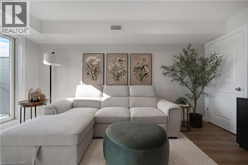 410 Northfield Drive W Unit# E11, Waterloo, ON - Indoor Photo Showing Living Room