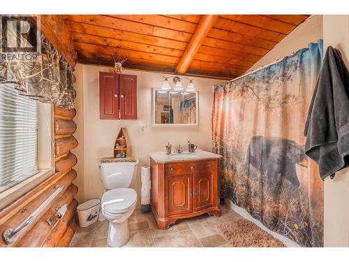 5134 Perkins Road, Forest Grove, BC - Indoor Photo Showing Bathroom