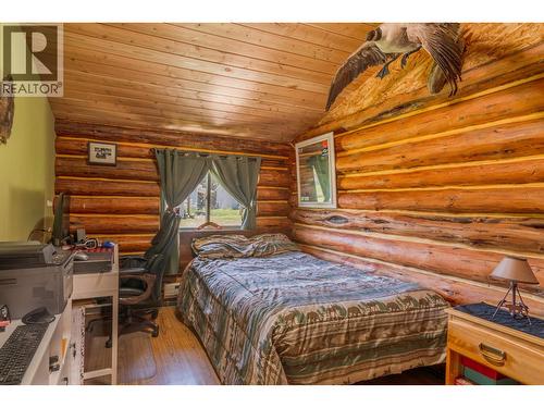 5134 Perkins Road, Forest Grove, BC - Indoor Photo Showing Bedroom