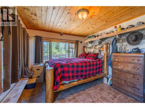5134 Perkins Road, Forest Grove, BC - Indoor Photo Showing Bedroom