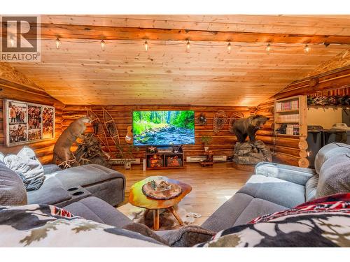 5134 Perkins Road, Forest Grove, BC - Indoor Photo Showing Living Room