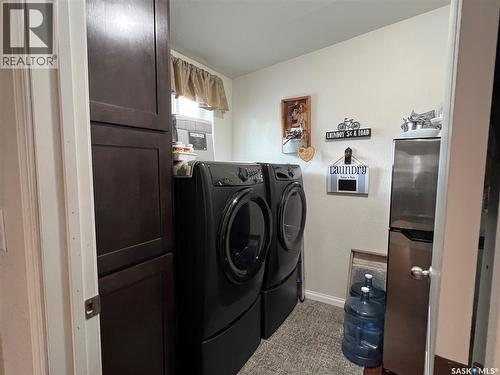 208 2Nd Avenue Se, Dorintosh, SK - Indoor Photo Showing Laundry Room