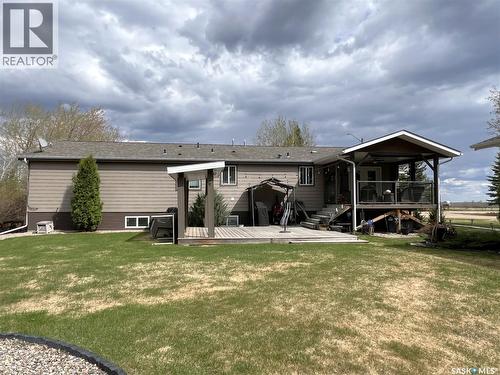 208 2Nd Avenue Se, Dorintosh, SK - Outdoor With Deck Patio Veranda