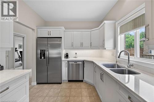 9 Grovetree Trail, Hamilton, ON - Indoor Photo Showing Kitchen With Double Sink With Upgraded Kitchen