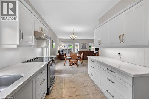 9 Grovetree Trail, Hamilton, ON - Indoor Photo Showing Kitchen With Upgraded Kitchen