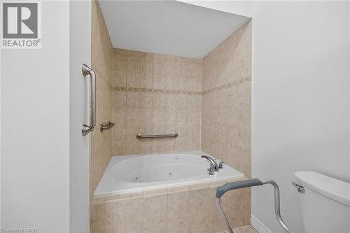 9 Grovetree Trail, Hamilton, ON - Indoor Photo Showing Bathroom