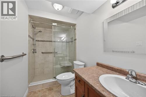 9 Grovetree Trail, Hamilton, ON - Indoor Photo Showing Bathroom
